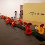 Arte e natura. Il Brooklyn Museum invita i visitatori a donare un fiore agli sconosciuti