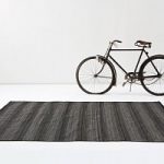 Arredamento, il tappeto ecologico fatto con le camere d’aria di biciclette