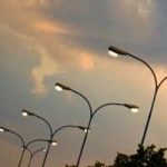 In Francia le auto elettriche si ricaricano dai lampioni