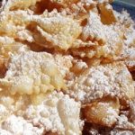 Ricette, dolci per carnevale: chiacchiere al forno