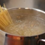 Riciclo, come riutilizzare l’acqua della pasta