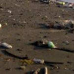 Legambiente: troppa plastica sulle spiagge Italiane