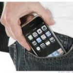 Lo smartphone in tasca minaccia la fertilità maschile