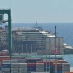 Concordia attracca a Genova