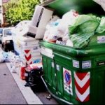 Roma: rifiuti per strada nelle vie del centro. Guarda le foto