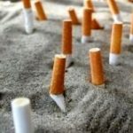 Ecologia creativa in spiaggia: comprasi mozziconi di sigarette ad un 1 cent