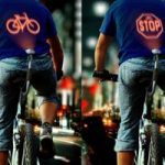 Ecoinvenzioni: il dispositivo che proietta la segnaletica sul dorso del ciclista