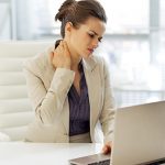 Stress da scrivania: proteggi il collo con questi 10 esercizi