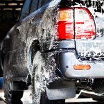 La startup che ti lava l’auto a domicilio senza usare acqua. Si risparmiano 150 litri a lavaggio!