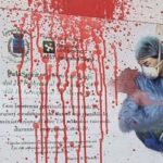 Bergamo, no vax vandalizzano PalaSpirà: in pandemia era stato un hub vaccinale