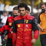 Ferrari, Carlos Sainz operato per appendicite: salta il Gp Arabia Saudita