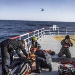 Migranti, Ocean Viking chiede 'porto più vicino': in 23 sbarcati a Catania per cure urgenti