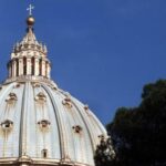Vaticano: Teoria gender pericolosissima, no a maternità surrogata