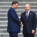 Putin in Cina da Xi, calorosa stretta di mano in Piazza Tienanmen