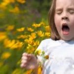 'Maledetta primavera': mix esplosivo di pollini e smog. Attenzione alle cure fai da te