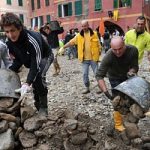 Genova: gli angeli del fango, la parte migliore d'Italia