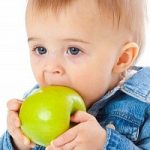Bambini e sana alimentazione. Ecco come far mangiare la frutta