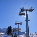 Vacanze ecologiche: sciare sulla neve e produrre energia