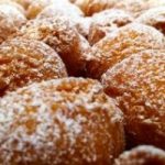 Ricette, dolci per Carnevale: castagnole fritte