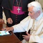 Benedetto XVI, un pontificato (anche) nel segno di Twitter