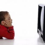 Guardare la tv aumenta l’aggressività nei bambini