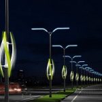 Gli italiani pensano green: lampioni eolici e maxi bici per la famiglia