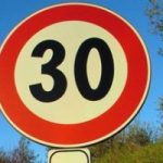 Velocità a 30Km/h e piu’ trasporti pubblici: una nuova proposta di legge