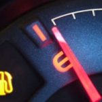 Auto: come risparmiare benzina mentre si guida