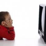 Le regole per gestire il rapporto bambino-televisore