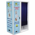 Ecoinvenzioni: la cabina fotografica pubblica con il tetto fotovoltaico
