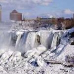 Gelo su Usa e Canada: si ghiacciano le cascate del Niagara. Foto