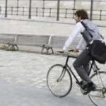 In bici in ufficio: una legge per la tutela da infortuni