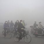 Cina, irrigatori sui palazzi per combattere smog
