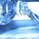 Ecoinvenzioni: la bottiglia d'acqua che prima si beve e poi si mangia