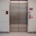 Gli ascensori in stand-by? Sprecano comunque energia