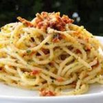 Ricetta,  spaghetti con acciughe e mollica
