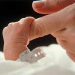 Istat: nascite al minimo storico e giovani in fuga