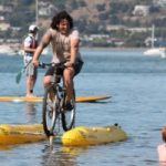 La bici che cammina sull’acqua, per abbattere traffico in citta’