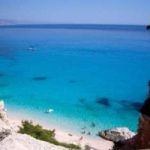 Vacanze in Sardegna: il resort con ristorante vegetariano e orto bio per bambini