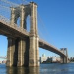 Temporali su New York: crolla pezzo facciata ponte di Brooklyn