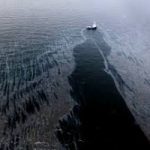 Petrolio in mare: una nuova barriera per evitare danni