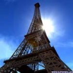 La Torre Eiffel diventa una pala eolica