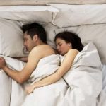 Dormire nudi? Ecco 7 buone ragioni per farlo