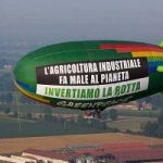Il dirigibile di Greenpeace per l'agricoltura biologica