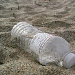 La classifica dei rifiuti sulla spiaggia: bottiglie di plastica al primo posto