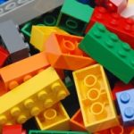 Lego: basta mattoncini di plastica