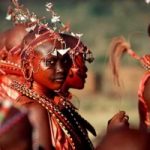Donne Masaai si ribellano: non tagliano gli alberi per la carbonella