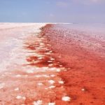 Il lago di  Tuz Golu si è tinto di rosso. Foto
