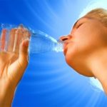 Bere acqua a digiuno: 7 buone ragioni