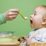Bebè: meglio le pappe fatte in casa o quelle industriali?